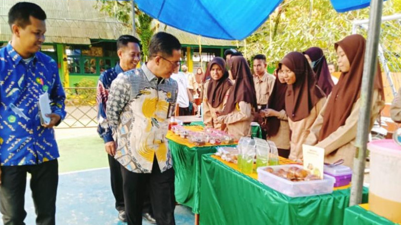 Ma’rang&nbsp;(Humas&nbsp;MAN&nbsp;Pangkep) – Siswa MAN Pangkajene Kepulauan yang duduk dikelas XI (semua jurusan) menggelar kegiatan EXPO Kewirausahaan pada tanggal 26-27 Januari 2023 dengan tema “Wirausaha Millenial Menjawab Tantangan Revolusi Industri4.0”.