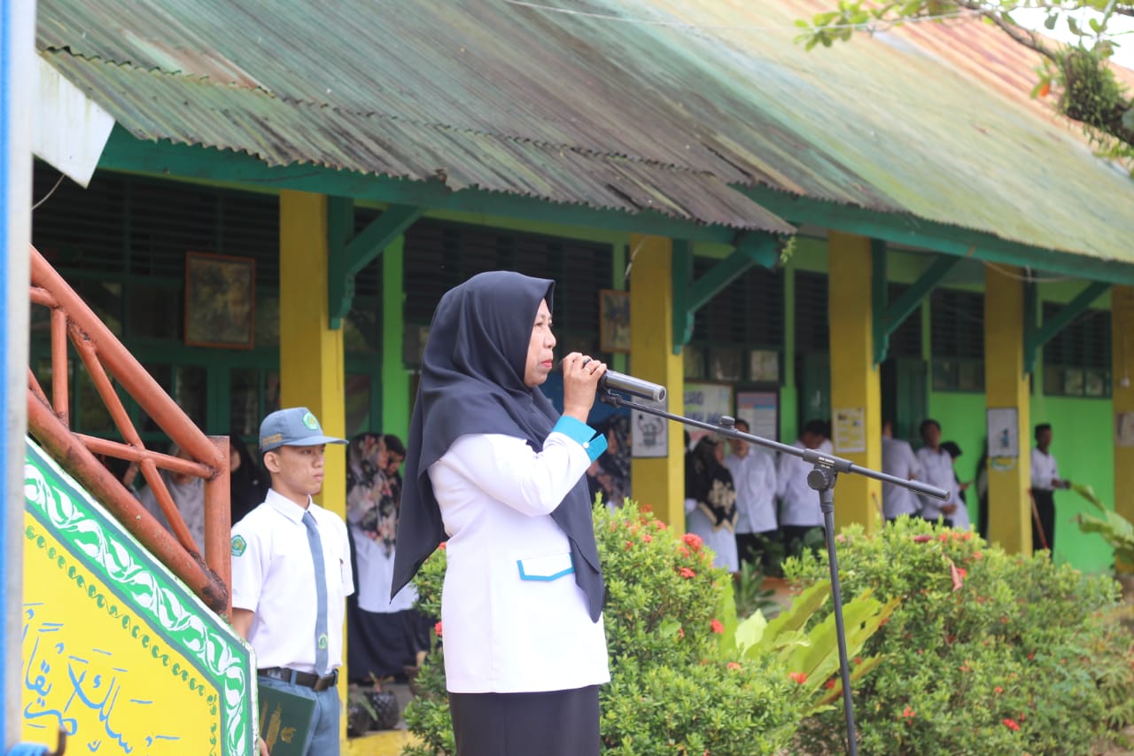 Upacara Terakhir Dra. Hj. Kudsiah Di MAN Pangkep